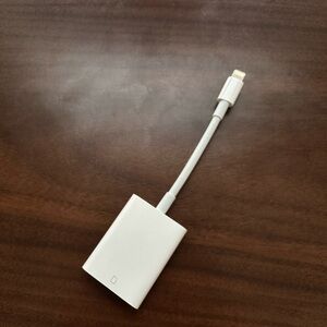 Apple Lightning to SD card reader